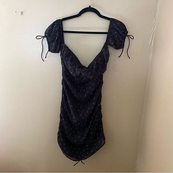 More To Come Revolve Emily Dress off shoulder black rose print mini XS - Picture 10 of 10